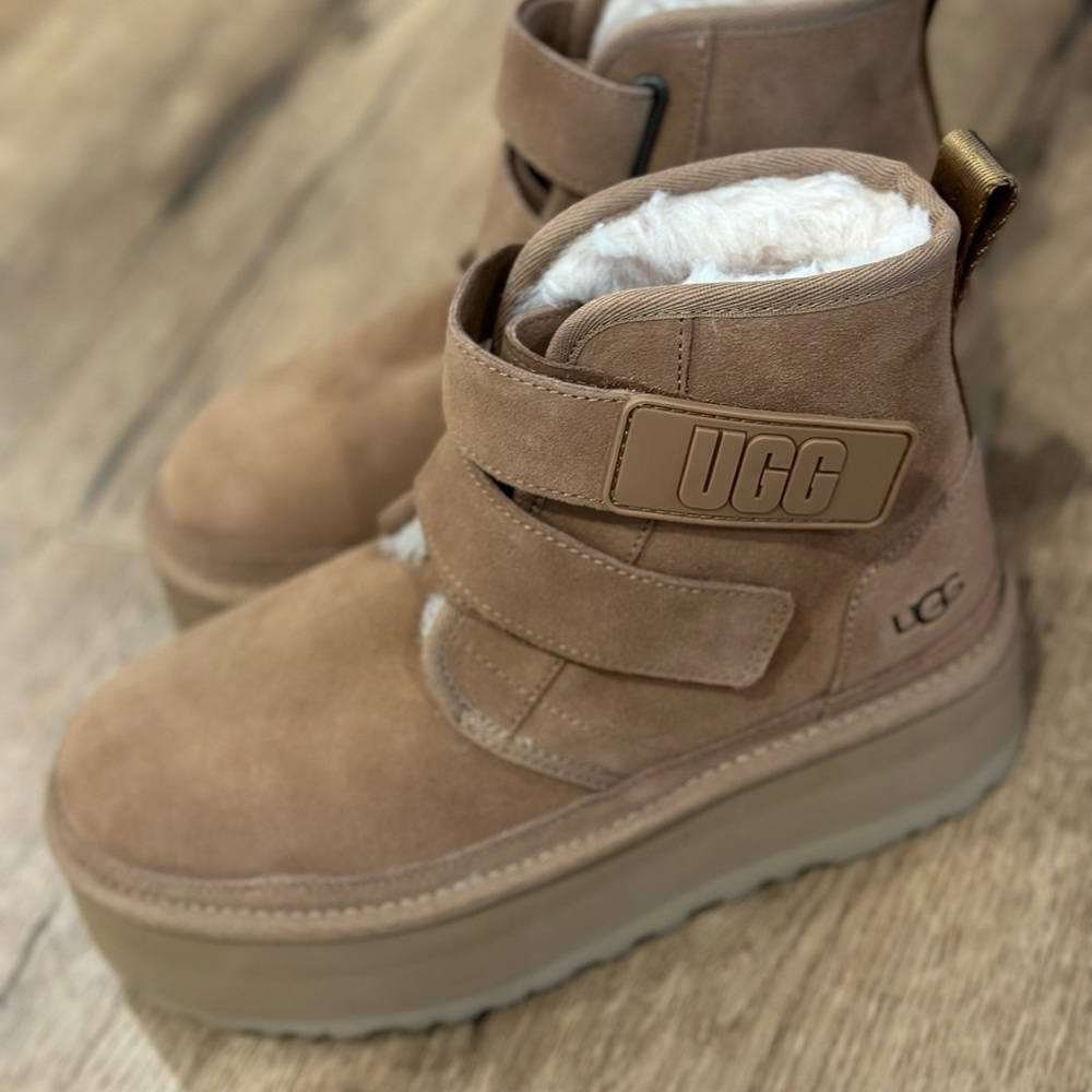 UGG Platform Boots - Chestnut